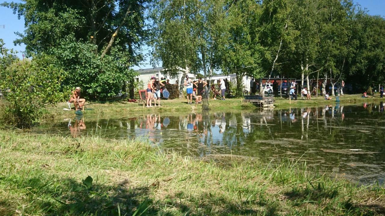 Camping La Garenne De Moncourt رو المظهر الخارجي الصورة