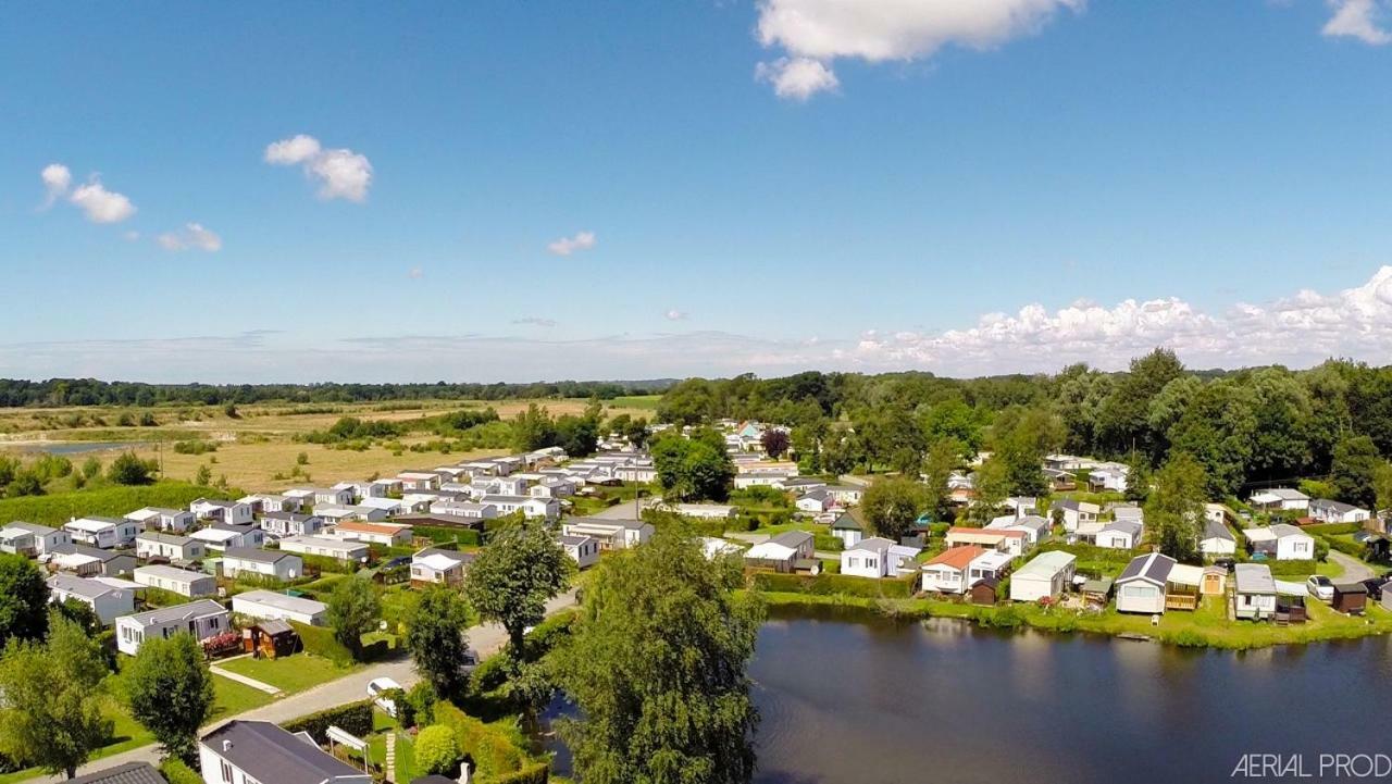 Camping La Garenne De Moncourt رو المظهر الخارجي الصورة