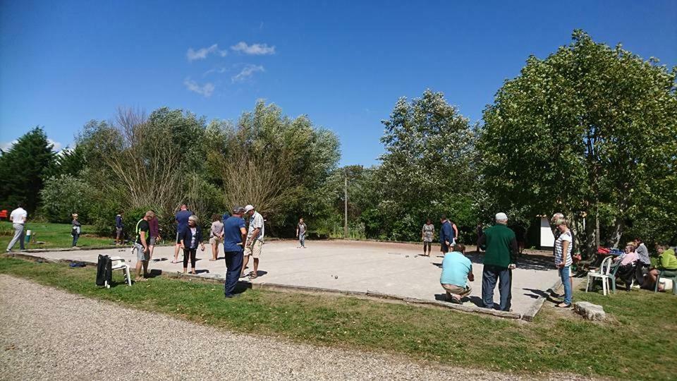 Camping La Garenne De Moncourt رو المظهر الخارجي الصورة
