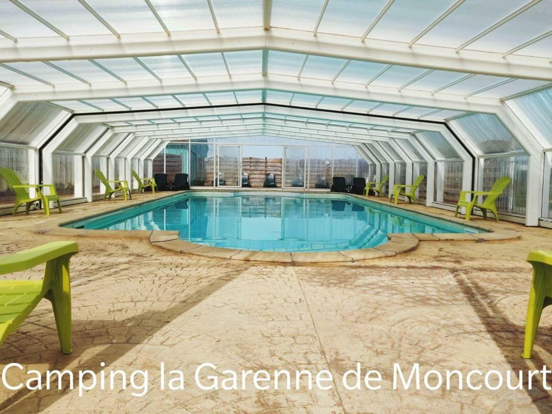 Camping La Garenne De Moncourt رو المظهر الخارجي الصورة